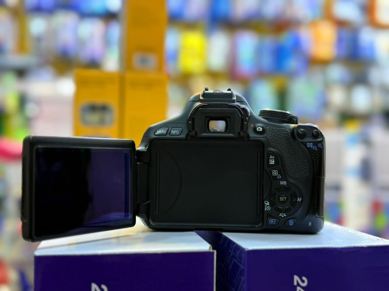 للبيع كاميرا تصوير احترافية Canon D600
• الحالة: نظيفة وشغالة 100%
• الاستخدام: خفيف ومعتني بيها
• المواصفات:

كاميرا Canon D600

عدسة أساسية 18-55mm

(مثالية للتصوير البعيد واللقطات القوية)

بطارية وشاحن أصلي

ميموري كارد

العنوان: ذي قار/ قلعه سكر/ الشارع الرئيسي/ مقابل المقهى الرياضي

للتواصل:***********
للتواصل:***********

💙💙💙💙💙💙💙💙💙💙
