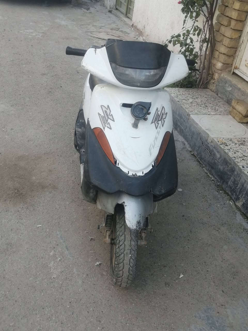 السلام عليكم دراجه فراشه ام شوارب فحل 140 الكهربائيات لايت هورن دشبول شغال سلف يرادله باتري الدراجه بيها نواقص شغاله بيها تبخير 190 وبيها مجال حك الجيه دراجه مشيها حلو مكاني بغداد الشعب الرقم *********** واتساب
