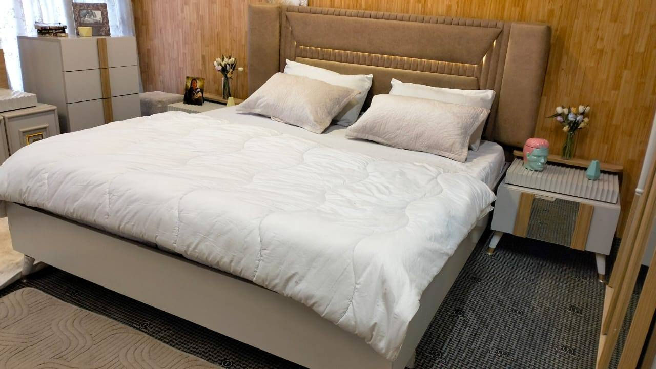 غرفة تركيا مال شركه هوم سنتر نضيفة 100/100 
8 قطع بيها انارة ومخزن بالسرير *********** 
مكان بغداد جسر ديالى القديم ع الزعفرانيه
