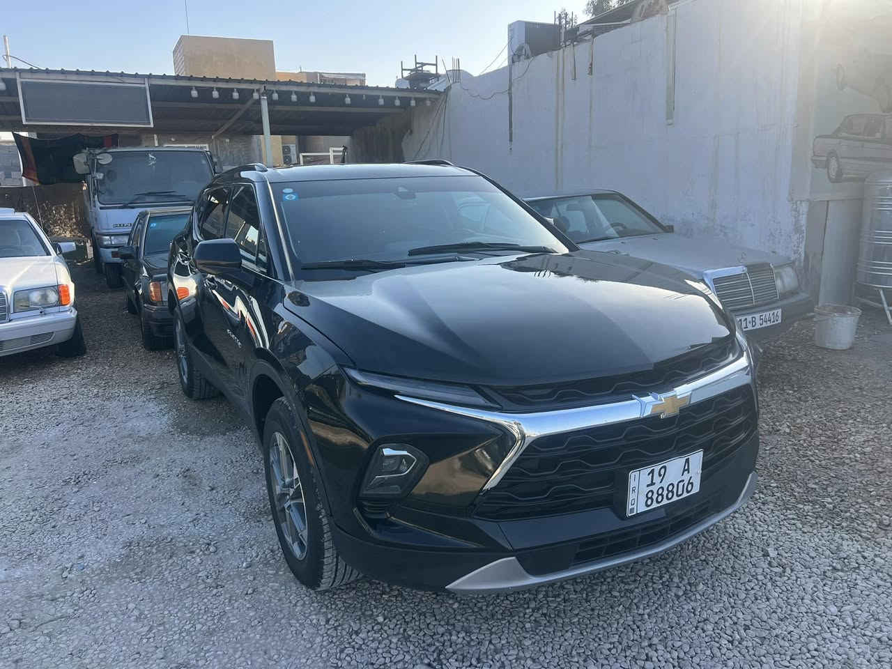 سلام عليكم بلايزر موديل 2024جاملغ امامي فقط محرك 4 تيربو سياره جديده بيع  عنوان كربلاء طريق بغداد عمود 250 سعر 230 وشراي يتصل خدام ***********
