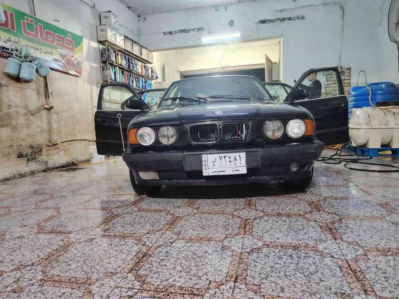 📢 للبيع - BMW 525 موديل 1991
🚗 نوع السيارة: BMW 525
📆 الموديل: 1991
🎨 اللون: أسود (مصبوغة للجمالية)
📍 الرقم: بغداد ألماني
📌 الموقع: العمارة
🔧 المواصفات:
✅ تخم تاير جديد
✅ تبريد شغال
✅ كشنات كهربائية 
✅ دواخل أسود 
✅ سلايد طگتين شغال
✅ مسكر عدل
✅ گير أوتوماتيك
✅ حدادية جديدة
🔧 تحتاج ترتيبات بسيطة
💰 السعر: 58 ورقة
🔁 أو مراوس بسيارة حسب القناعة
📞 للاستفسار والتواصل يرجى المراسلة على الخاص


**إذا كنت صاحب هذا الإعلان وتريد حذفه لأي سبب، رجاءا أرسل رسالة إلى الدعم الفني**