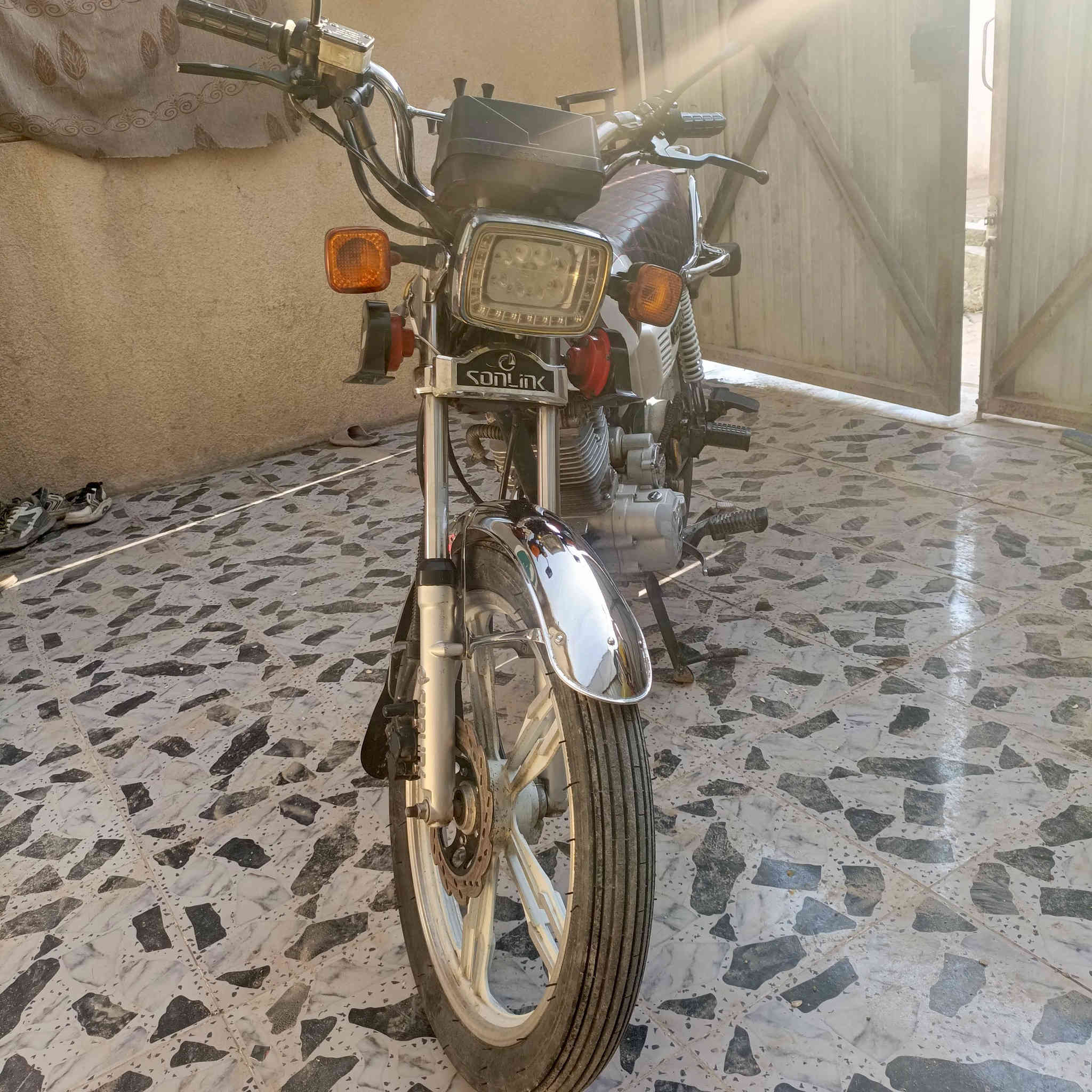 سلام عليكم دراجه ايراني موديل 22مرقمه صالنصه جعره وطكه دراجه جاهزه مكان فلوجه  السكنيه متواجد فيس وهاذ رقمي ***********السعر 1300بيهة مجال
