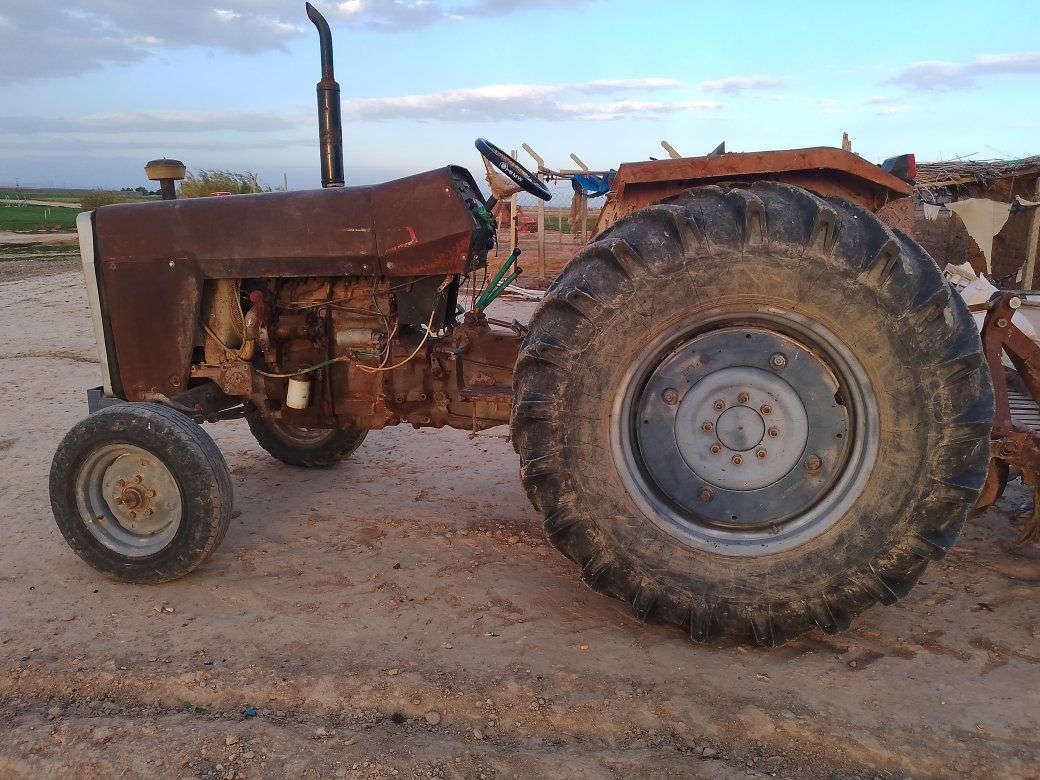 السلام عليكم تلكتر للبيع جاهز للشغل شرط لاتبخير ولاصرف ستيرن محور دنفص للتصال على ارقم ***********
