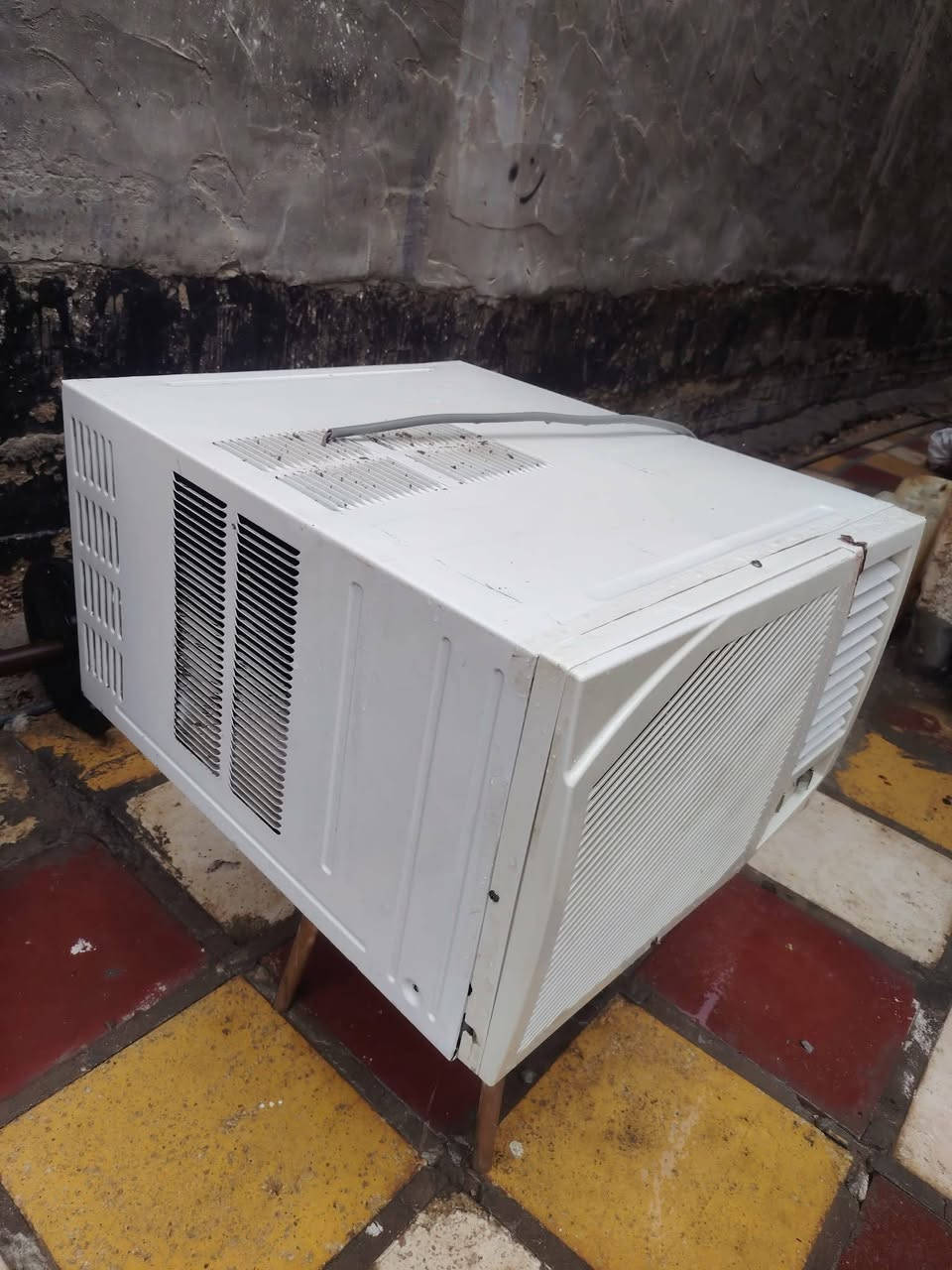 مكيف الحافظ T3  طنين شغال مداخل تصليح استخدام موسمين فقط السعر ٣٠٠ وبي مجال شرط الفحص مكان الحلة ***********
