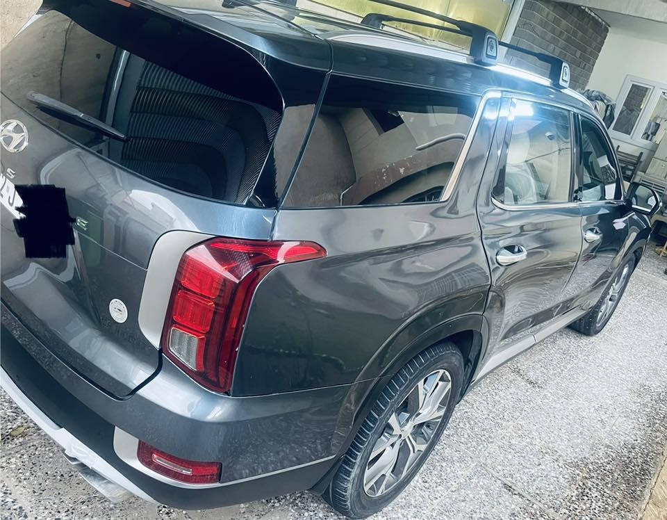 السلام عليكم عندي بلاسايد  2021 فول مواصفات سلايد مو بنو رامه السياره وارد امريكي بيها صبغ جاملغ خلفي وباب بدون ايرباك بجم كبس مرقمه اربيل ماشيه 64 الف حقيقي   السياره جديده مابيها اي نقص رايدها ب260 للمراوس فقط مع هايلندر فول مواصفات هايبرد او سته سلندر فقط للستفسار الاتصال برقم ***********
