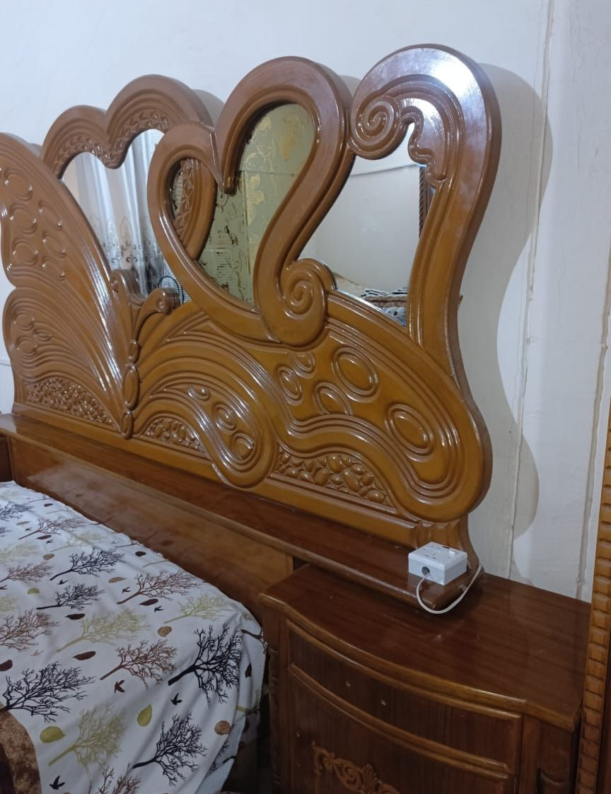 سلام عليكم للبيع غرفة نوم تسكام ضخمة و نظيفة بدون اي ضرر اخت الجديدة استعمال سنة و وياه ميز احذية ما مصوري

السعر 900 و بي مجال للشراي 
للاتصال و الاستفسار 
***********
