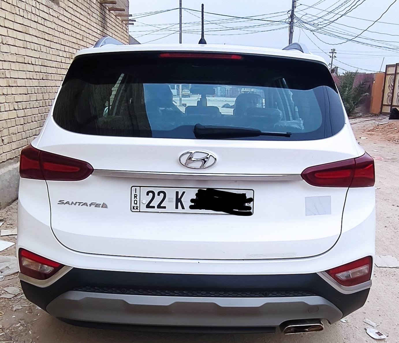 السلام عليكم سيارة سنتافي خليجي مديل 2019 رقم اربيل الدولي سنوية جديدة محرك 2400 دوش سبير مانازل تخم تاير جديد اشاير بالمراية وترحيب لد نهار حساسات أمامية وخلفية بصمه تشغيل ابواب لايت زنون كير محرك مكفولات حدادية 100/100 
مكاني البصرة 
الاستفسار على هذا الرقم 
*********** البصرة, العراق
