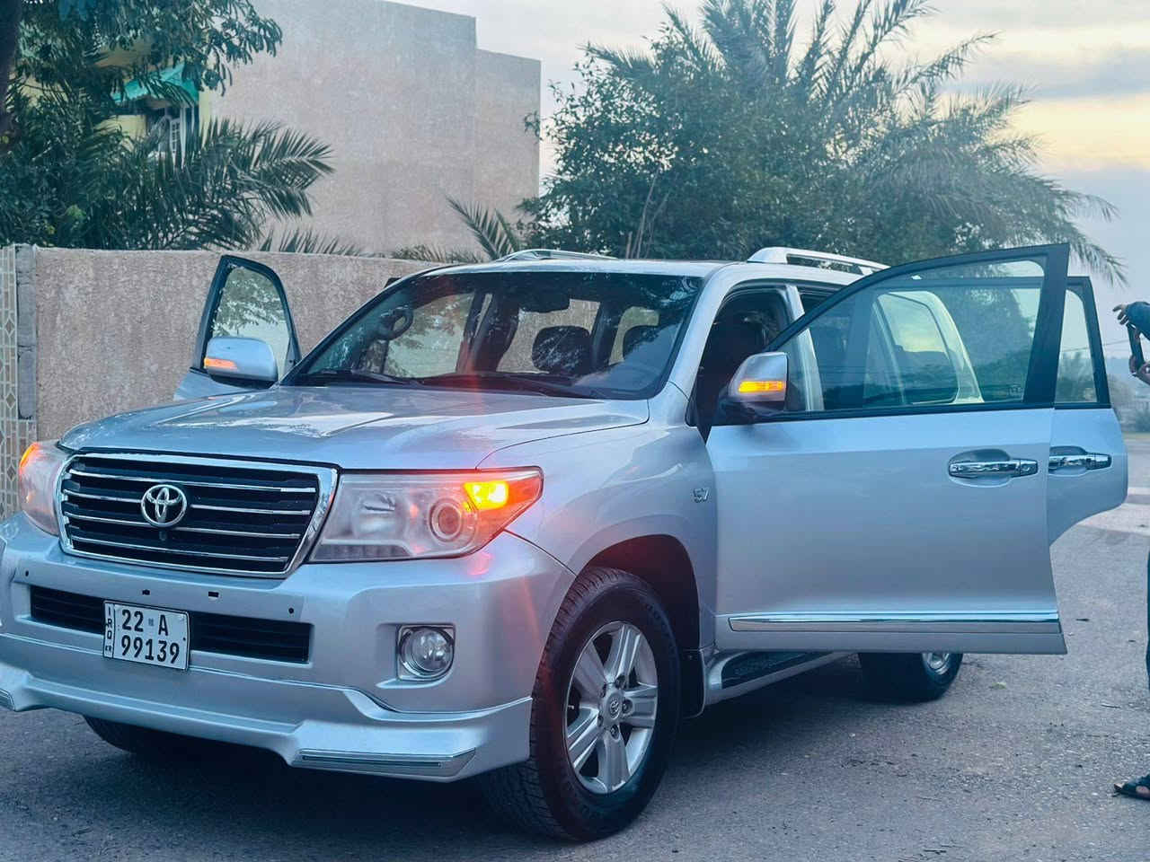 جكساره ٢٠١٣
محرك ٨ سلندر (٥٧٠٠) مواصفات لكزز فول 
فتحة اكشانة كهرباء تدفئة تبريد بالكشانة 
مري قلاب+كهرباء 
جلد اسود مواصفات الVXRمعروفة 
ضرر جامرلغ وباب وبنيد ايمن
السعر ٣١٠
رقمي ***********
مكاني ديالى /الخالص
