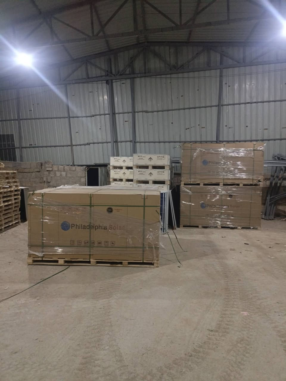 🚨🚨وصلت الشحنة الجديدة إلى مخازن شركة الواثق للطاقة الشمسية!🚨🚨

نعلن عن توفر:
 • ألواح شمسية نوع #فلادلفيا حجم – (600 )واط | كفاءة عالية وتقنية متطورة
 

ويسرّنا إعلامكم بأننا مستعدون لتجهيز وتنفيذ منظومات الطاقة الشمسية بالكامل، من خلال كوادر فنية متميزة وبأعلى سرعة ودقة في الإنجاز.

وتسهيلاً عليكم، أصبح بإمكانكم حجز منظومتكم بنظام الأقساط الميسّرة عبر بطاقة الماستر كارد، بالتعاون مع مصرف الرافدين!

شركة الواثق… طاقتك من الشمس، وثقتك منّا
للاستفسار والتفاصيل، تواصل معنا مباشرة
او عبر الهاتف : 
حمد الجاسم: ***********
