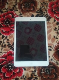 ايباد ابل مكفول من كلشي يأخذ خط سعر 75 وبي مجال للاستفسار 07829782243