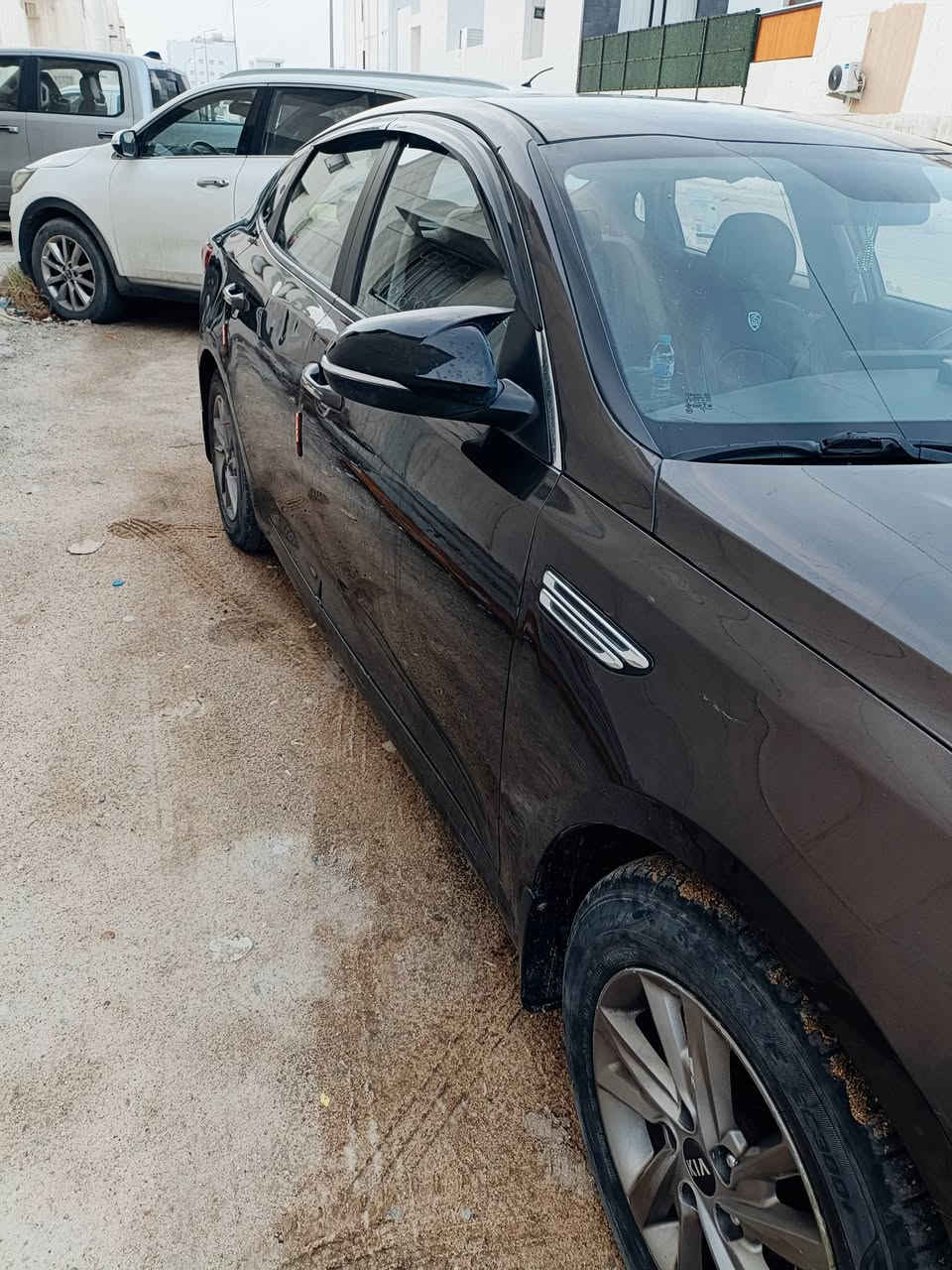 السلام عليكم كل عام وانتم بخيرمن رخصة الادمن كيا اوبتيما موديل 19خليجيه كويتيه قطع غيارياباني استخدام للدوام بصرة بغداد ماشيه 254كم محرك 2000 جديددهن اصلي كيرجديد بيه شخط بصفحه عكس السايق اثرستوته مامبين كلش باردخشم البنيد ويم الايت باردودايرصبغ.شويه ماعابرمالون وي شبرمن الباب فقط فول مواصفات ماعدا البصمه والفتحه حساسات امامي خلفي لايت زنون اشاري بالمري شفط دك جرس ب120 كم تبنيه ترحيب مكان السيارة بصرة السعر160 بيه مجال قليل السنويه انتهت هذا الشهرباسم شركه تريدتحويل تريدوكاله الاتصال اووتساب *********** عذرا عالاطاله بيه هواي مواصفات
