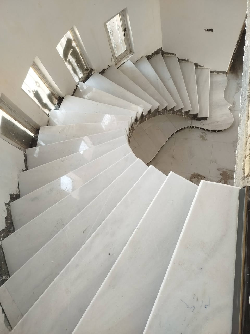 كادر عمل بورسلين موقع العمل ناصريه
***********
