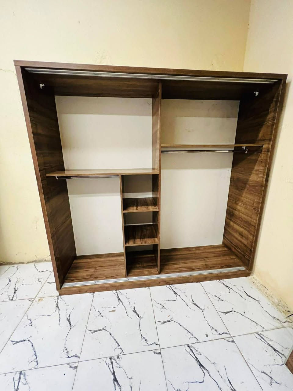 غرفة نوم مستعملة🇹🇷
 نضافة90 ٪💯
عدد القطع / 5
نضام / سلايت 💢 
سعرهة 400🔒
شد ونقل داخل بغداد مجاني🚛
يوجود توصيل محافضات
هدية 🎁 طابورية اضافية

@إشارة


**إذا كنت صاحب هذا الإعلان وتريد حذفه لأي سبب، رجاءا أرسل رسالة إلى الدعم الفني**