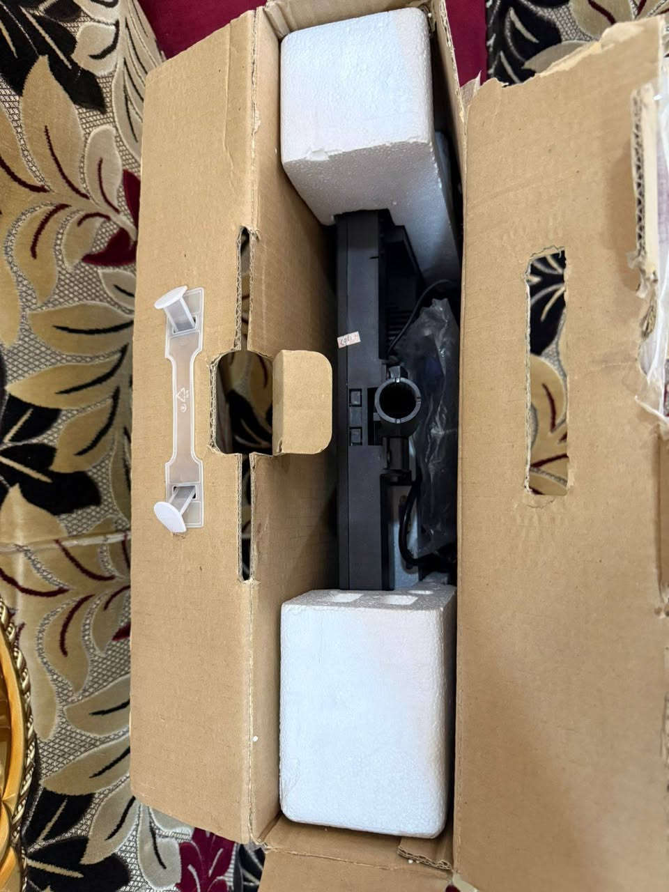 شاشه حجم 22 أنج بيه عده منافذ مثل HDMI و VGA الشاشه ips الوانه كلش حلوه وبيه AR يعني مضادة الأضائه الضوء المنعكسه عليه والشاشه بتقنية الرؤيه 178 درجه يعني تكد تباوع من جميع الأتجاهات والجوانب من غير ان تتغير الأضائه والألوان وبيه تقنية الحمايه من الضوء الأزرق وبعد بيه مواصفات على العموم سعره 55 ألف بس وعندي توصيل لكل المحافظات


**إذا كنت صاحب هذا الإعلان وتريد حذفه لأي سبب، رجاءا أرسل رسالة إلى الدعم الفني**