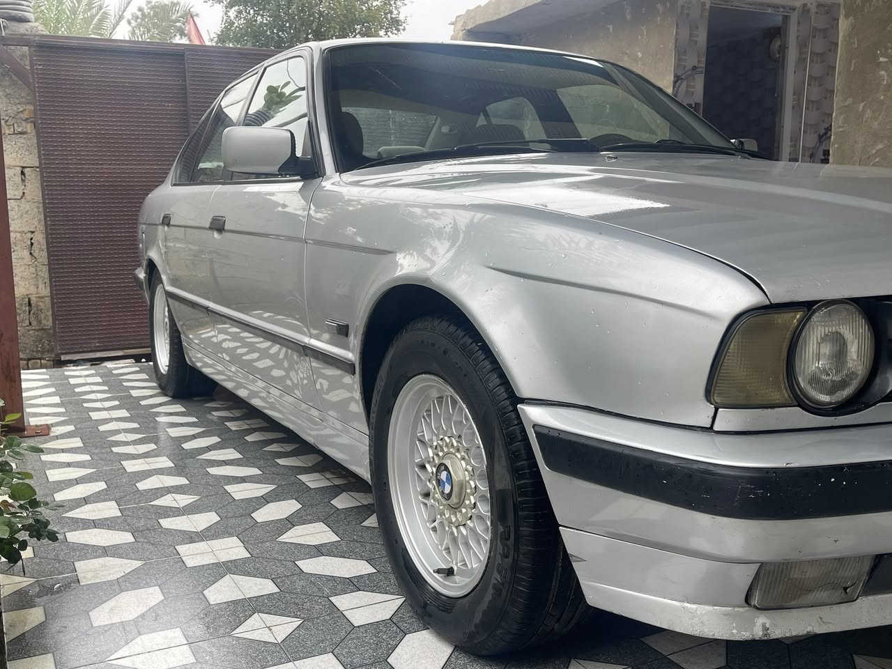 السلام عليكم  BMW525 اصل  مسكر فانوس السيارة بلادية فقط صبغ جماليه بدون ضربه بس شخط باب الخلفي موضح بالصور السيارة خير من الله ومابيها اي نقوصات فقط غاز التبريد والهيتر اني لاغي تخم تايرات وصدر حدادية نعمة من الله وفتحه السيارة خير من الله  الداخل مخمل السيارة مال جناي باسمي رقم اربيل سنويه لسنة2030 السعر75مجال قليل
***********
