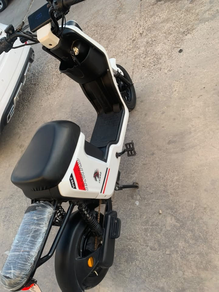 سلام عليكم باسكل شحن للبيع اي نقص مابي R8لايت عدسه نظام سرقه او نظام بك سعره390اوبي مجال
***********
