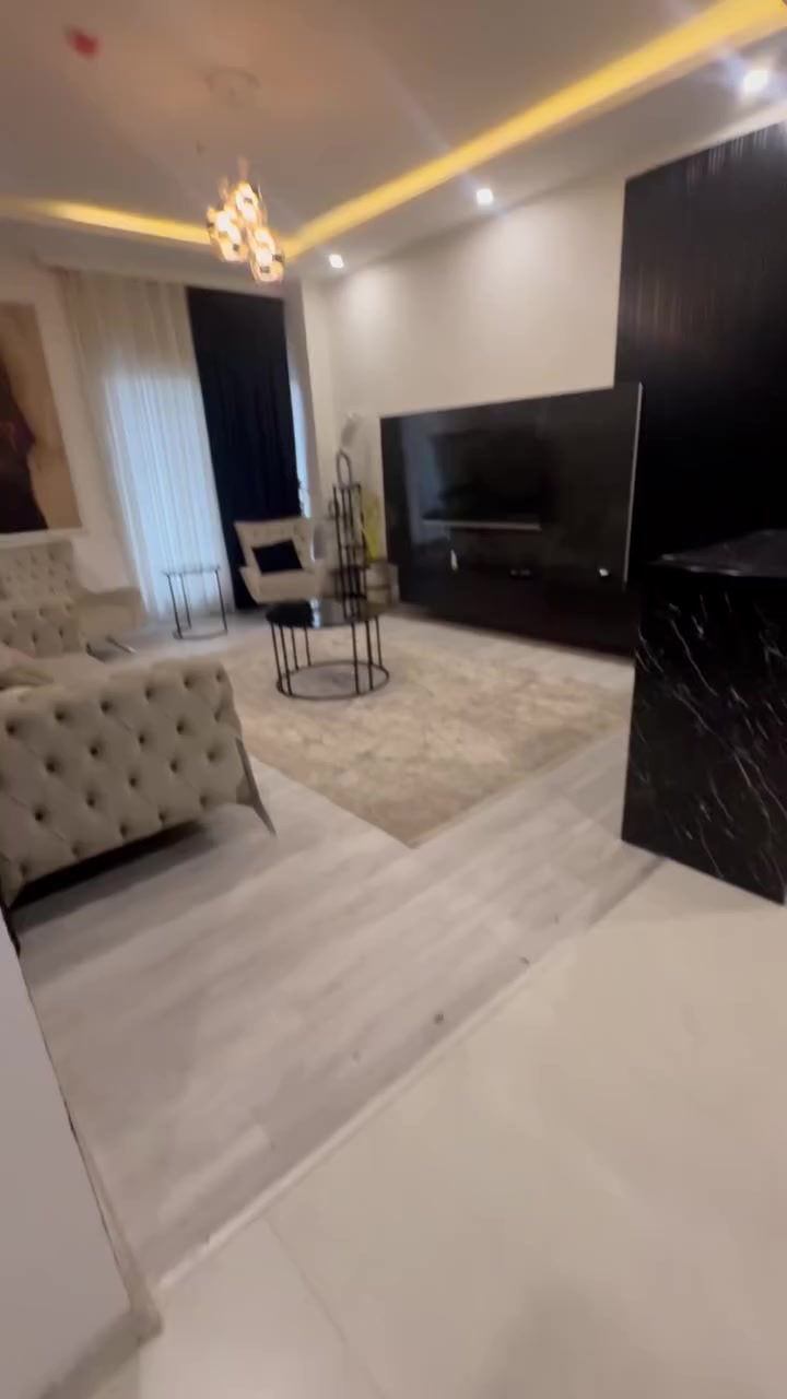 للبيع او للايجار 

-شقة مؤثث VIP
استثماريه 
-زيرو

في أربيل
مجمع واو تاورز مقابل كلية جيهان 
تبعد دقيقتن عن امباير و4دقائق عن 
المطار 

 مساحة 90

يتكون من
- غرف نوم 
-صالة 
- صحيات 
- مطبخ
- طابق  13
- واجهة خارجي مطلة على 
امباير والمطار وبارك سامي عبد الرحمان 
- 
- ⁠للأستفسار أكثر يمكنكم التواصل معنا عبر الواتس آب 
- ***********
- ⁠***********
