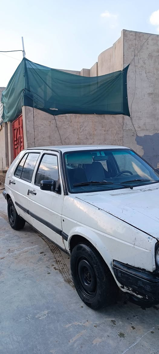 كولف 8.0   1990
سنويه 2030 السياره باسمي اني الشرعي
كير ومحرك وطخم شرط 
سياره مدوشمه وكابون بانزين بيها 
مكان موصل الأيمن 
***********
***********
