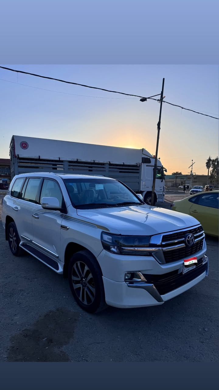 لاندكروز 2009 محدث 2020 داخل وخارج درجه اولى سياره جديده كير مكينه صدر تخم تاير تبريد كله جديد 
تحويل مباشر سعره مناسب اتصل وبخدمتك  ما متواجد ع فيس وتصال فقط 
***********
