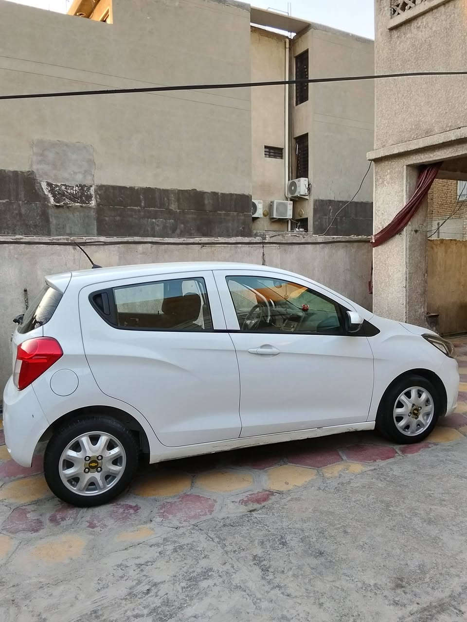 السلام عليكم من رخصه الادمن شوفر ليت سبارك خليجي 2020 ماشيه 82 ألف كيلو رقم بغداد انكليزي وهزه جديده تحويل مباشر محرك 1400 دوش سياره جديده ع وضع الشركه برغي مامفتوح بيهه محرك وكير وتبريد وصدر مكفولات ع فحص تخم تاير جديد ويل كب جديد بيهه صبغ بين الباب والجاملغ جه السايق اثر طخه خفيفه بدون فتح السونار موجود مع الصور السعر 95 بيه مجال حك الجيه هاتف *********** العنوان بغداد
