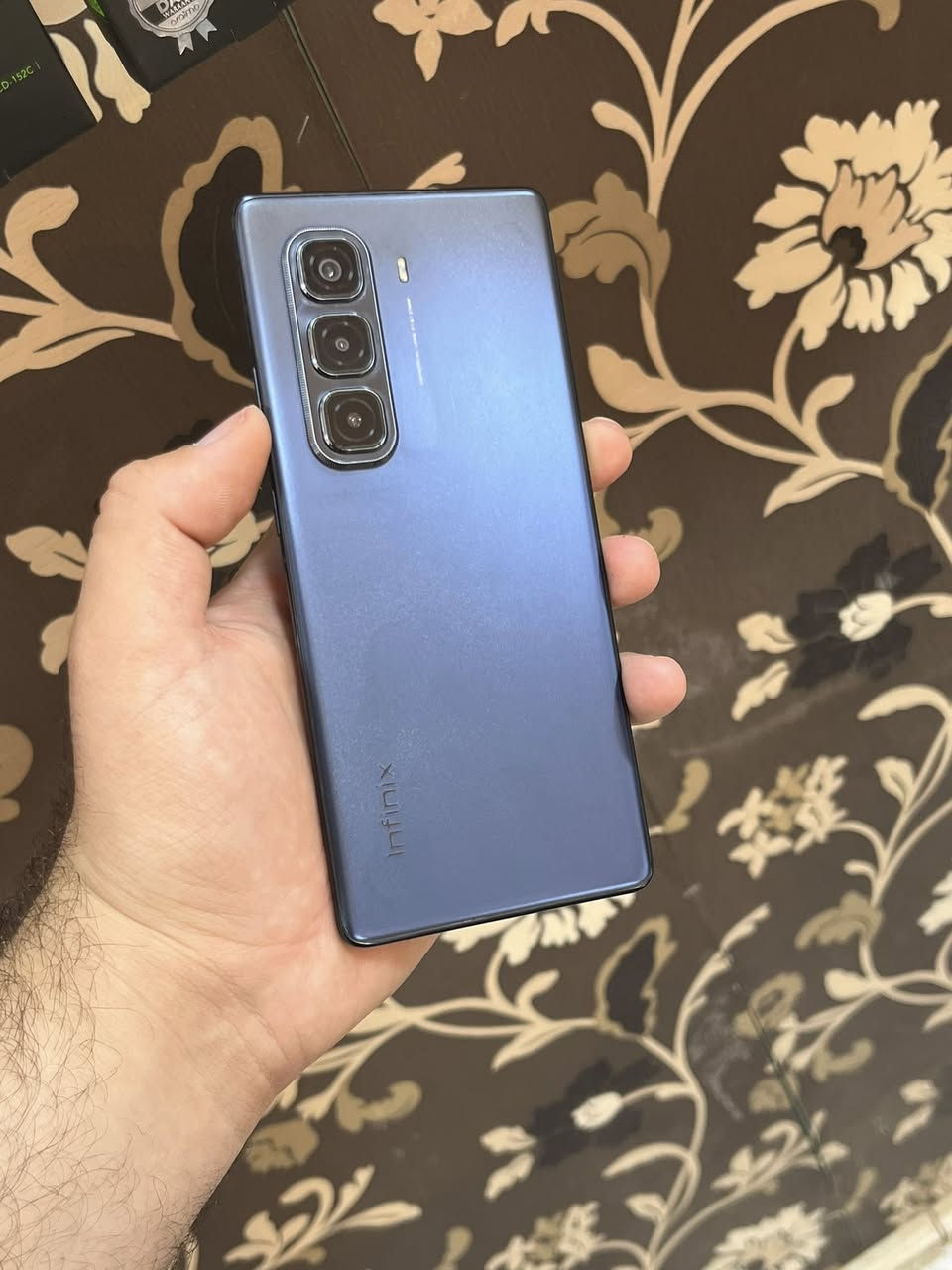 للبيع موبايل Infinix Hot 50 Pro+ بحالة ممتازة.
الجهاز نحيف جداً، شاشته مميزة، وأداؤه سريع في الألعاب والتطبيقات.
​المواصفات:
🔹 الذاكرة: 256 جيجابايت.
🔹 الرام: 8 جيجابايت.
🔹 الألعاب: يدعم 60 فريم (PUBG) بكل سلاسة.
​💰 السعر: 180 ألف دينار فقط.
الملحقات :شاحنة الاصليه مال الجهاز 
​الجهاز نظيف وجاهز للاستخدام، التجربة والفحص خير برهان.
​📍 المكان: [برواية شارع العلاوي مقابل مطعم اصل الكرم ]


**إذا كنت صاحب هذا الإعلان وتريد حذفه لأي سبب، رجاءا أرسل رسالة إلى الدعم الفني**