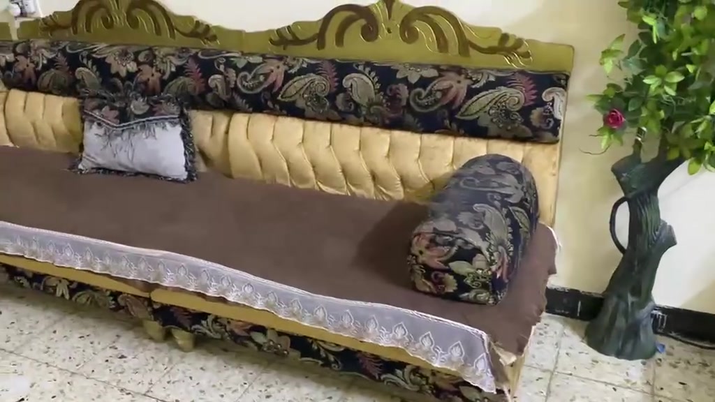تخم وغساله صحون عندي ودوشك ضغط عالي ابو نفر ثلاثه طوابق وديباج وساحبه مطبخ وغساله تغسل فقط احذيه للستفسار الاتصال الى ***********
