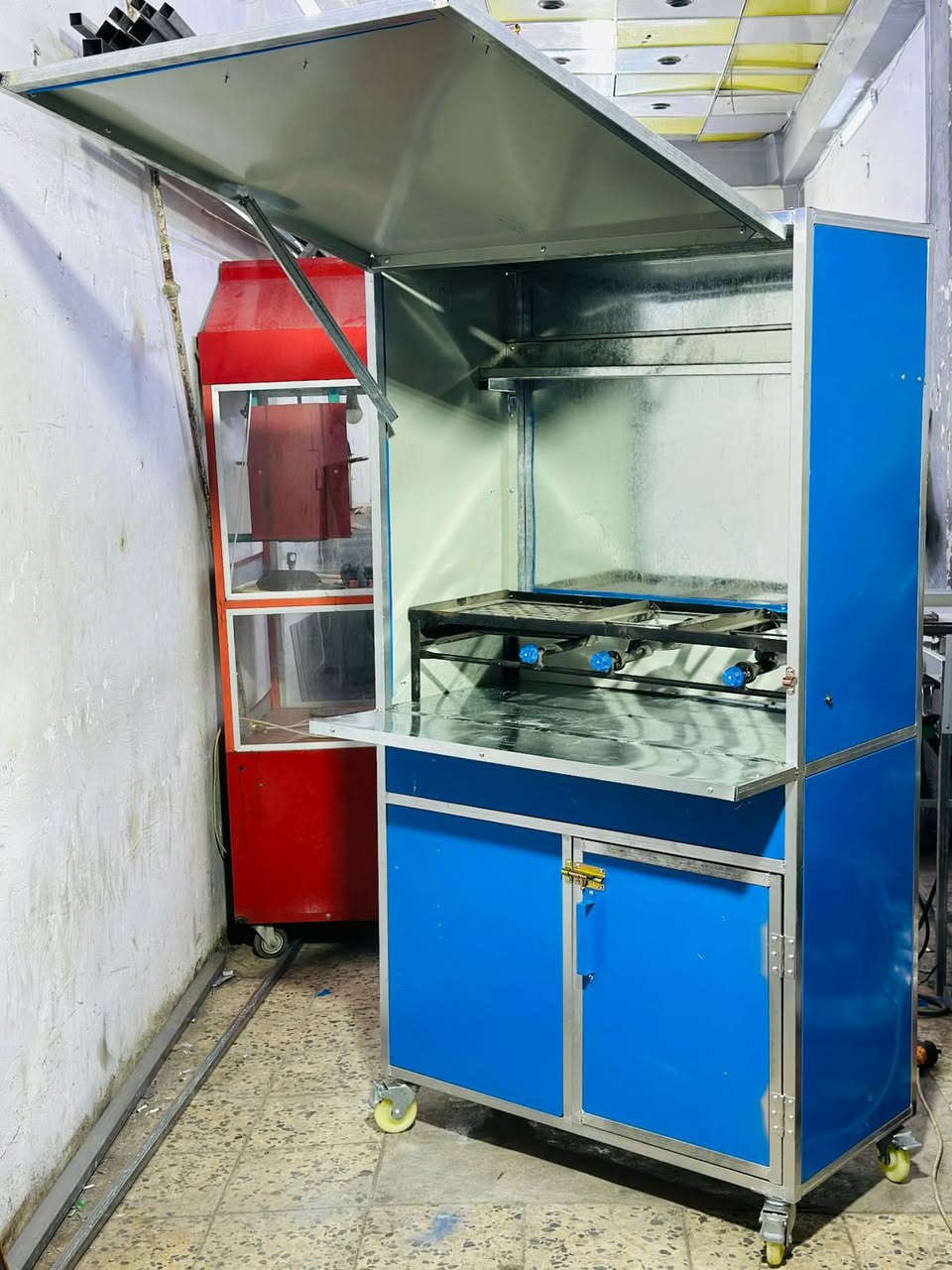 حسين العامري
***********
حسن العامري 
***********
