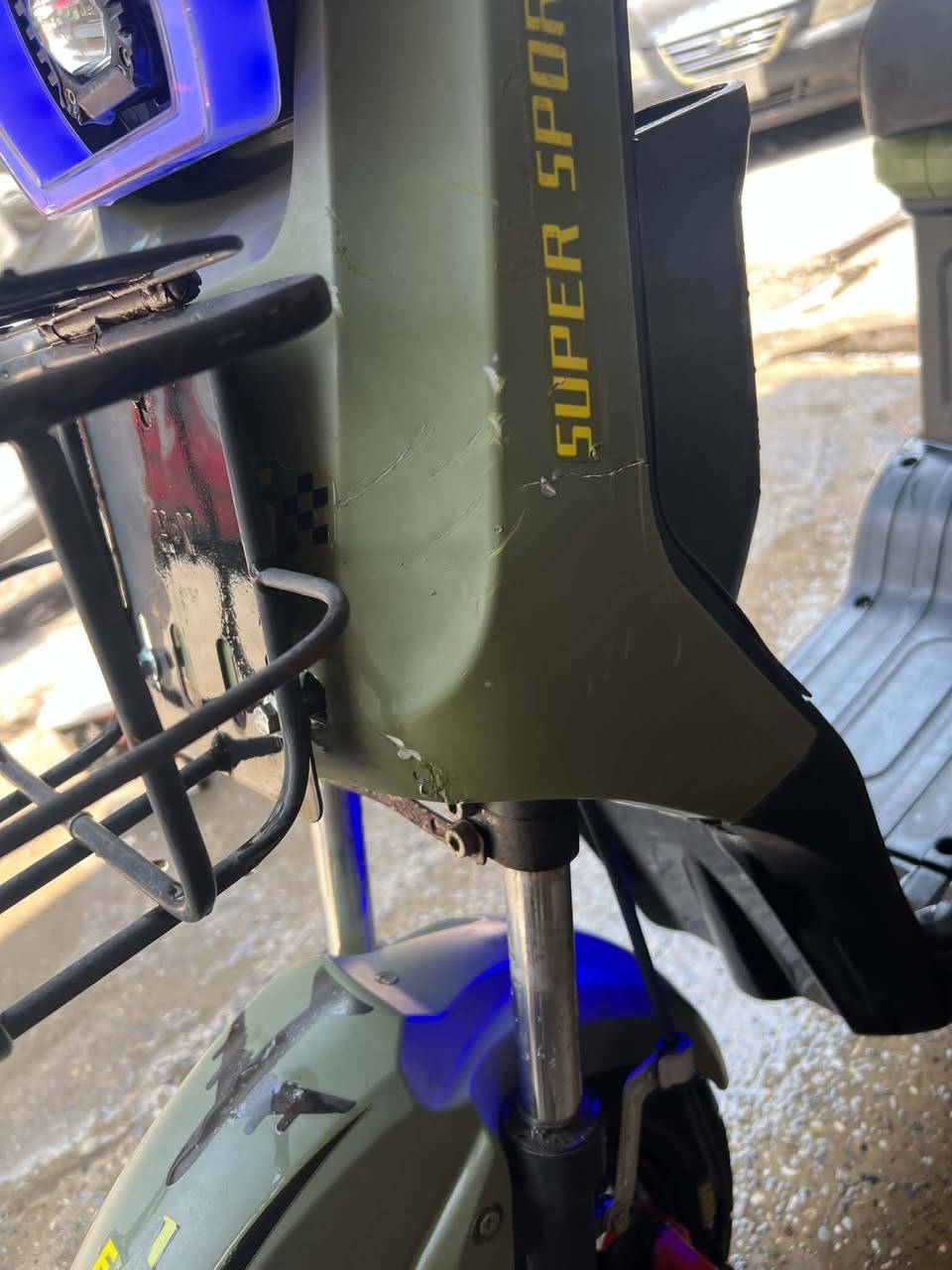 سلام عليكم لبيع F16  سعر 350 وبي ضمان يوم ماكو هيجي شي ابد الجديد ما بي ضمان
فول المرغوب 
5 بطاريات دبل قدره الباتري  25 امبير 
المسافه اليمشيها من 37. ال 40 كيلو شرط في شرط 
ملف 2000
4 نمر شرط طلقه 
مكاني موصل  متوجد بل دواسه سوك الماطورات 
و زيونه يم المرور 
***********. 
سعر 350 الف  و الباتريات شرط وبي ضمان يوم اذا يصرف شحن يرجع 👍  
ملاحضه القفل مال صندوك عاطل و بي هاذا الفطر بل درع  ما يضر شي
بي بلوتوث 
ونشرات لايتات شي يخبل

