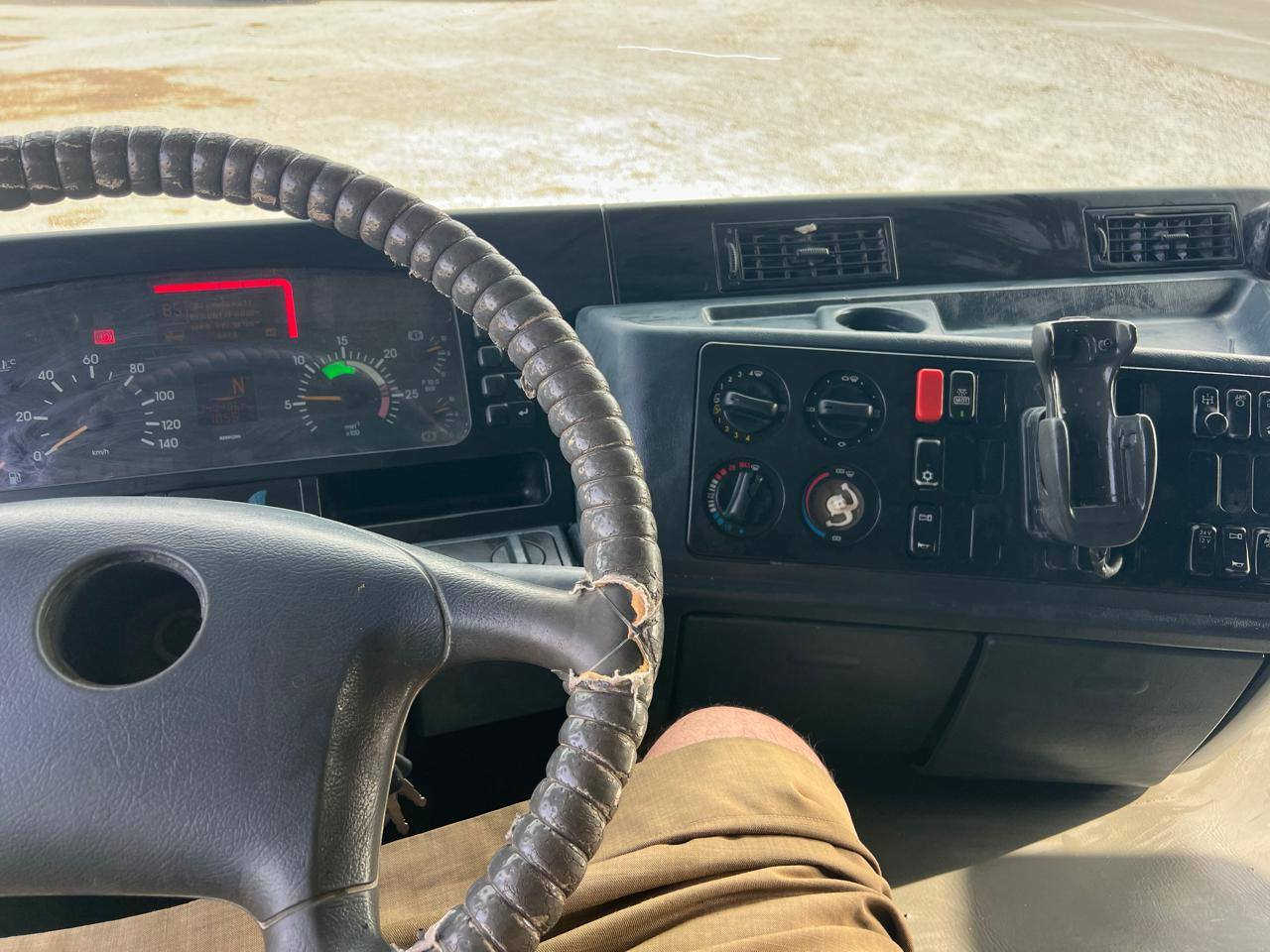 السلام عليكم
 قلاب أكتروز سكس بلادي
  مجموعة  نص gfخفيف  مارسدس
 موديل 2000  حجم 2640 
 كير 240 كهربائي مكفول 
قماره محرك  كير  شاصي بلادي 
 رقم جديد دهوك بأسمي 
***********
***********
