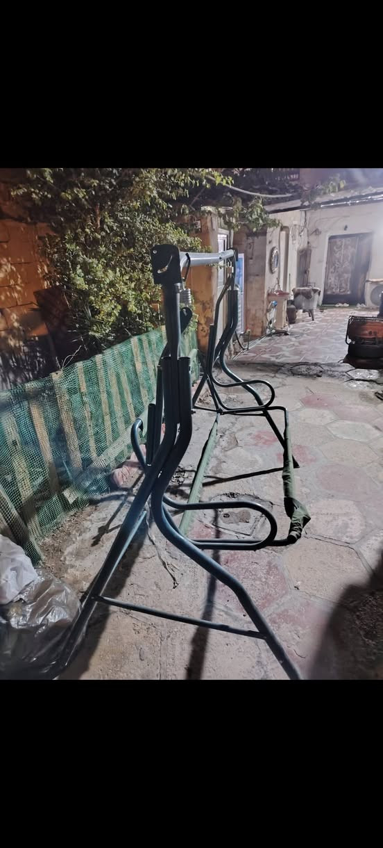 مرجوحه نضيفه وقويه ناقصها بس الكعده مالته انشكت لا بيه زنجار ولا شي الارتفاع 160ولعرض حوالي 140السعر 65العنوان البصره المشراق الجديد ***********المو شراي لا يراسل رحمه لوالديكم
