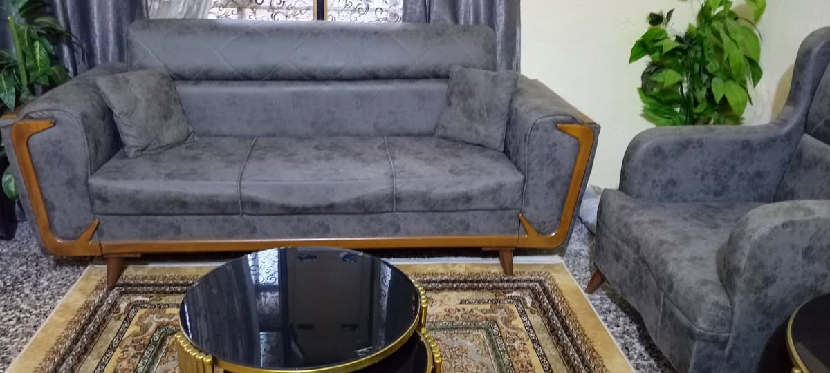 السلام عليكم تخم قنفات نضيف جدا للبيع 10 مقاعد مع طبلات عدد 4 كبار ونضيفات السعر 400 وبي مجال مع الطبلات للاستفسار رقم الهاتف *********** العنوان بغداد الحسينية راشدية
