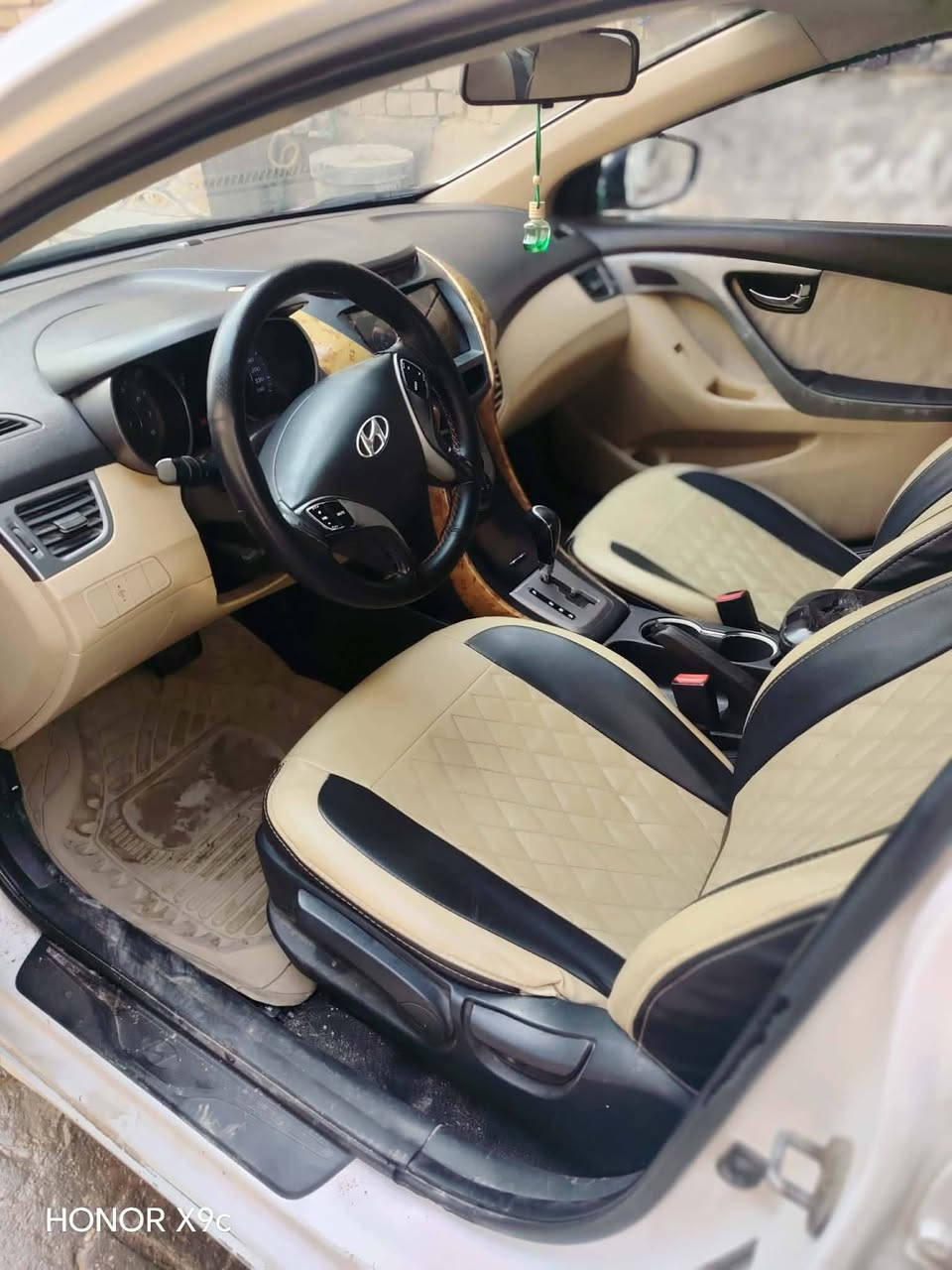 النترا موديل 2014 فول مواصفات بيها جاملغ امامي صبغ +بارد بالباب مكينه 1800 سنويه جديده بسمنه رقم نكليزي نجف رقم الاتصال***********
