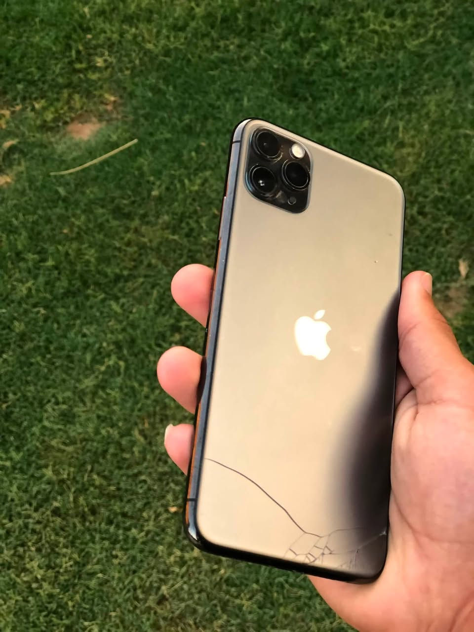 السلام عليكم
للبيع iPhone 11 Pro Max

لون نفطي 

ذاكره 256 

بطاريه 76  بلاديه 

 الجهاز مبدل شاشه فقط والشاشه نوعيه  ممتازه 

شاصيه  شخط مابي✅ 

كامرات سماعات هزاز كلشي شغال ✅

السعر  🔥325 بي مجال 

المكان  صلاح الدين تكريت

الاتصال ***********
