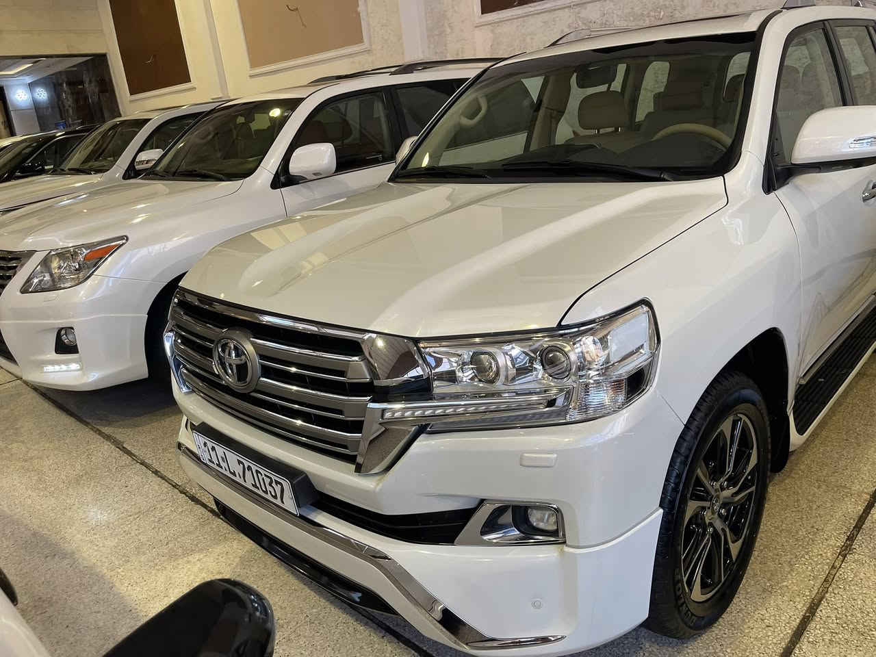 سلام عليكم لاندكروزر موديل 2016بسمي  فطيم البيع او مراوس عنوان بغداد ***********سونره موجود بل منشور
