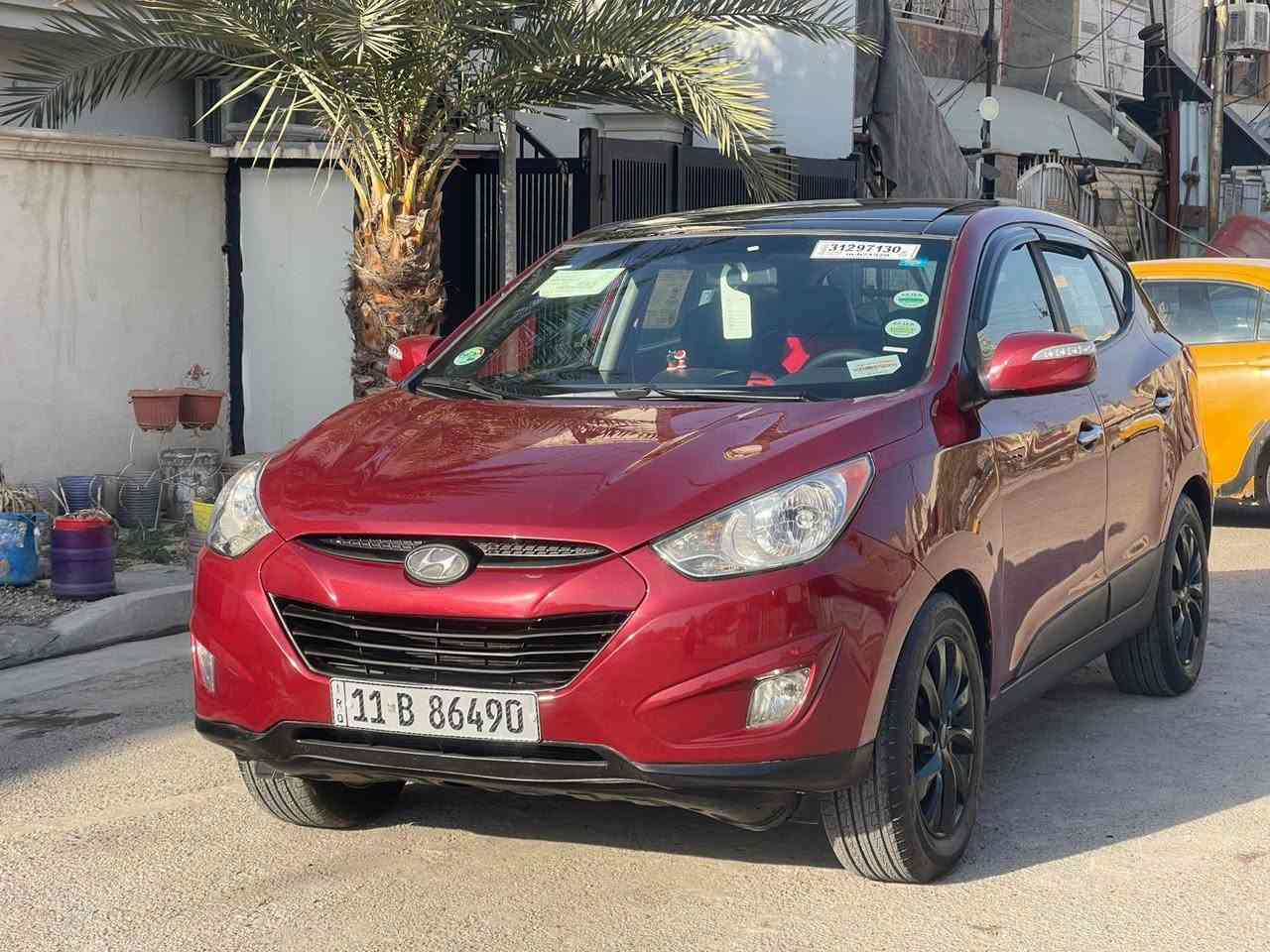 سلام عليكم عندي توسان 2011 السياره فول مواصفات شاشه بني رامه تخم تاير حداديه كشن كهربائيّ صدر امامي خلفي السياره كلهه على وضع الشركه ما ناقص اي شي السياره على البلاد ميكنه  دوش كفاله عامه السياره ما ماشيه هوايه استخدام شخصي ماشيه فوك الميه بيهه اربع قطع صبغ اثر جراد
السعر 107 العنوان بغداد شهداء البياع رقم الهاتف ***********
