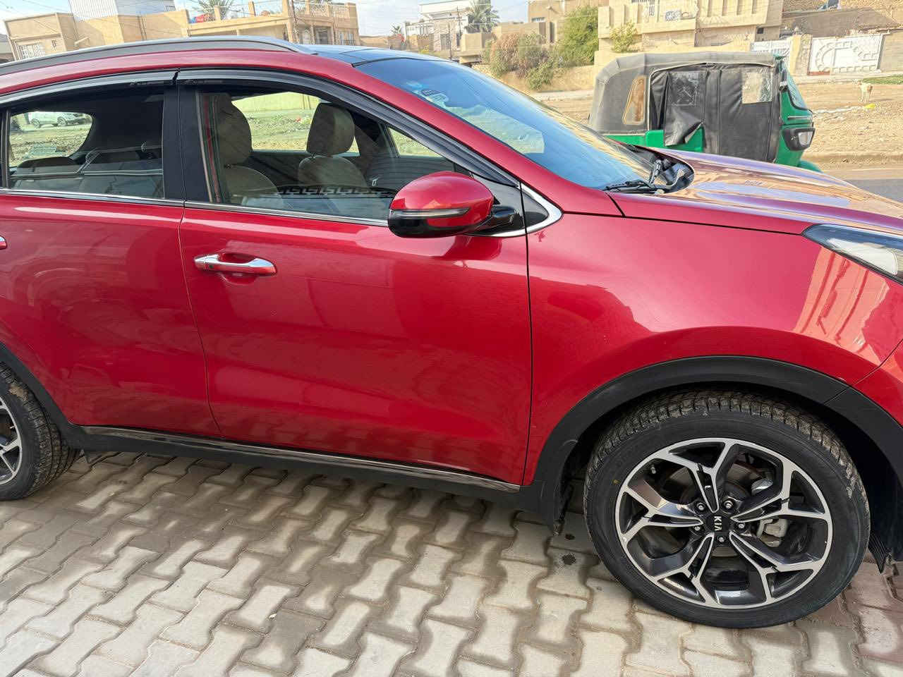 السلام عليكم 
كيا سبورتج جيتي لاين للبيع كفالة موديل2020 خليجي           
ماشيه ٧٠ الف 
مواصفات السيارة
بصمتين
رقم بغداد الدولي  بسمي
كشنات الأمامية كهرباء 
بنوراما
تشغيل عن بعد
حساسات امامي خلفي
شاحن لاسلكي
ثلاث وضعيات قيادة 
كاميرا خلفيه دوارة
العدسه الاماميه متحركة
نضام ابل كاربلاي واندرويد اوتو
مساعد نزول منحدرات
نظام ترحيب عند الاقتراب من السيارة
المري قابلة للطي
حساس مطر 🌧️  
الصندوق الخلفي كهرباء 
شفتات استيرن 
مثبت سرعة
فول تحكم استيرن
وبعد بيها هواي موصفات محرك وكير وتبريد  مكفول تحويل ثاني يوم
للأستفسار ***********
سعر. ٢٢٠ بيها مجال 
مكاني بغداد الدوره
