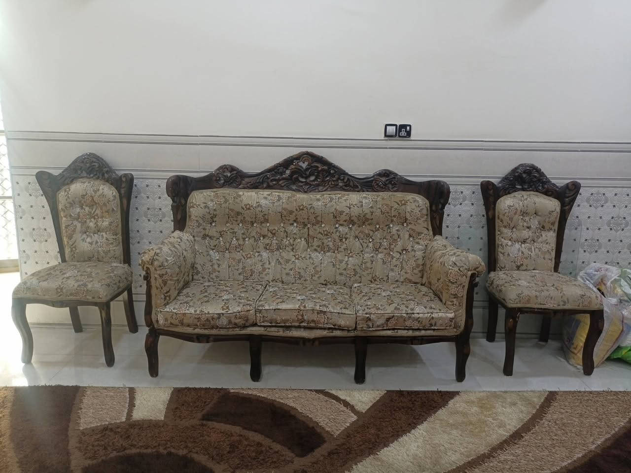 تخم نضيف كلش اخو الجديد 9 مقاعد وحده ثلاثيه و6 كراسي للبيع مكان حله


**إذا كنت صاحب هذا الإعلان وتريد حذفه لأي سبب، رجاءا أرسل رسالة إلى الدعم الفني**