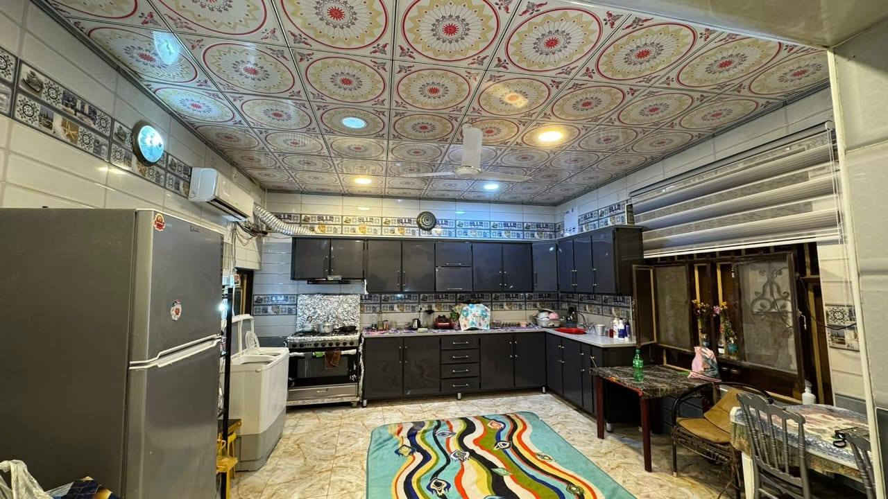 السلام عليكم بيت زراعي للبيع🛑🛑 كونكريت مسلح 350 متر البناء 250 متر في ام العصافير قرب مركز شرطه موسى الكاظم البيت يحتوي على براني كبيره و غرفتين كبيرات و صاله كبيره و مطبخ كبير سيراميك و تهويات عدد 2 و مخازن 2 و صحيات داخليه و خارجيه و السطح ايزوكام السعر 65 و بي مجال للشرايالبراني 7في 4
المطبخ 5في 5
الصاله 4في 6
الغرف 4في 5
والطارمة 100متر 
بي خطين ماي السطح ازكام والكهربا تري فيز
للاستفسار الاتصال على الرقم *********** مكتب عقارات الفردوس تقاطع الحيدريه
