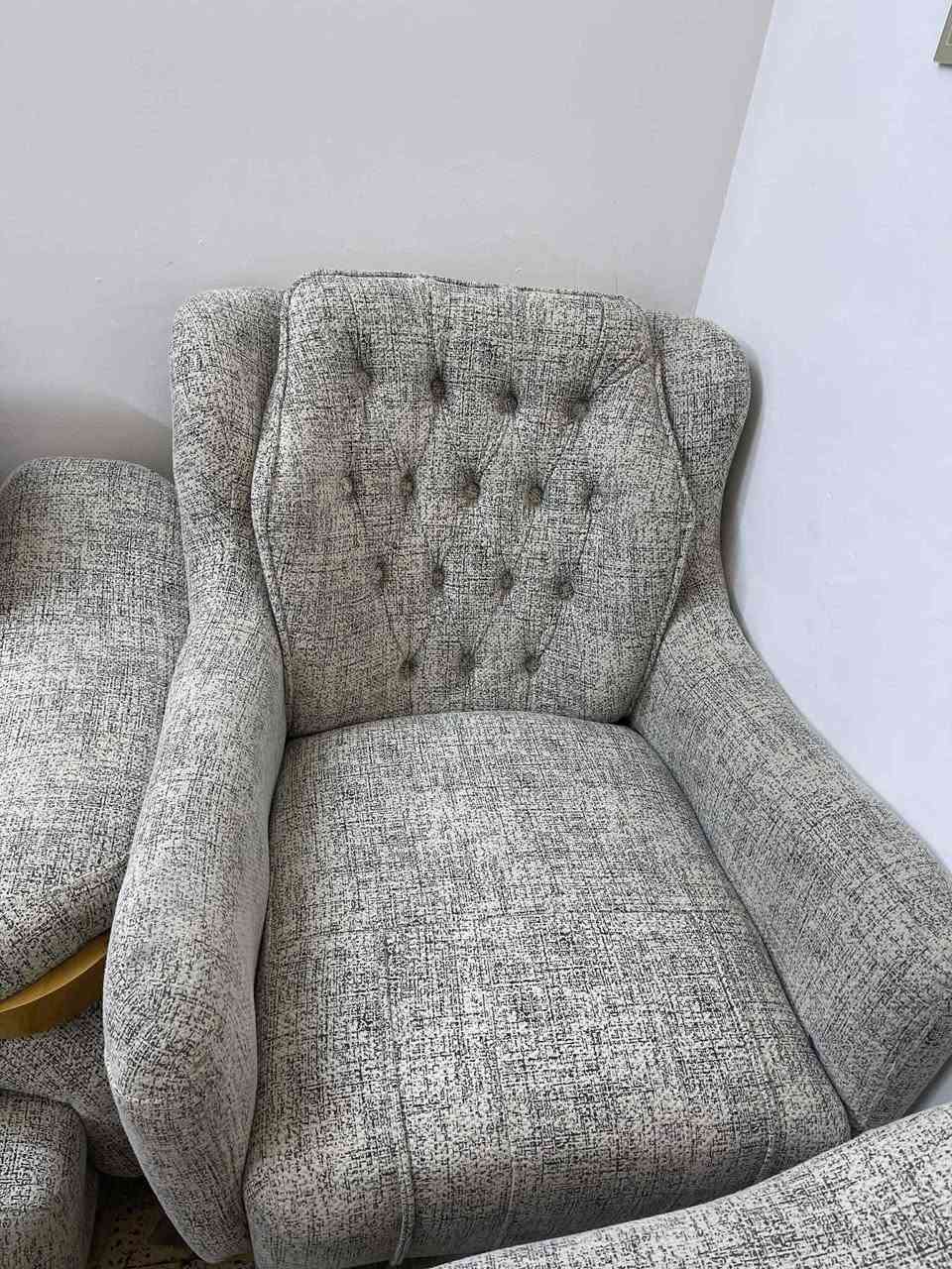 تخم عشر مقاعد للبيع اخو الجديد سعره 600 والاتصال بهذا الرقم ***********
