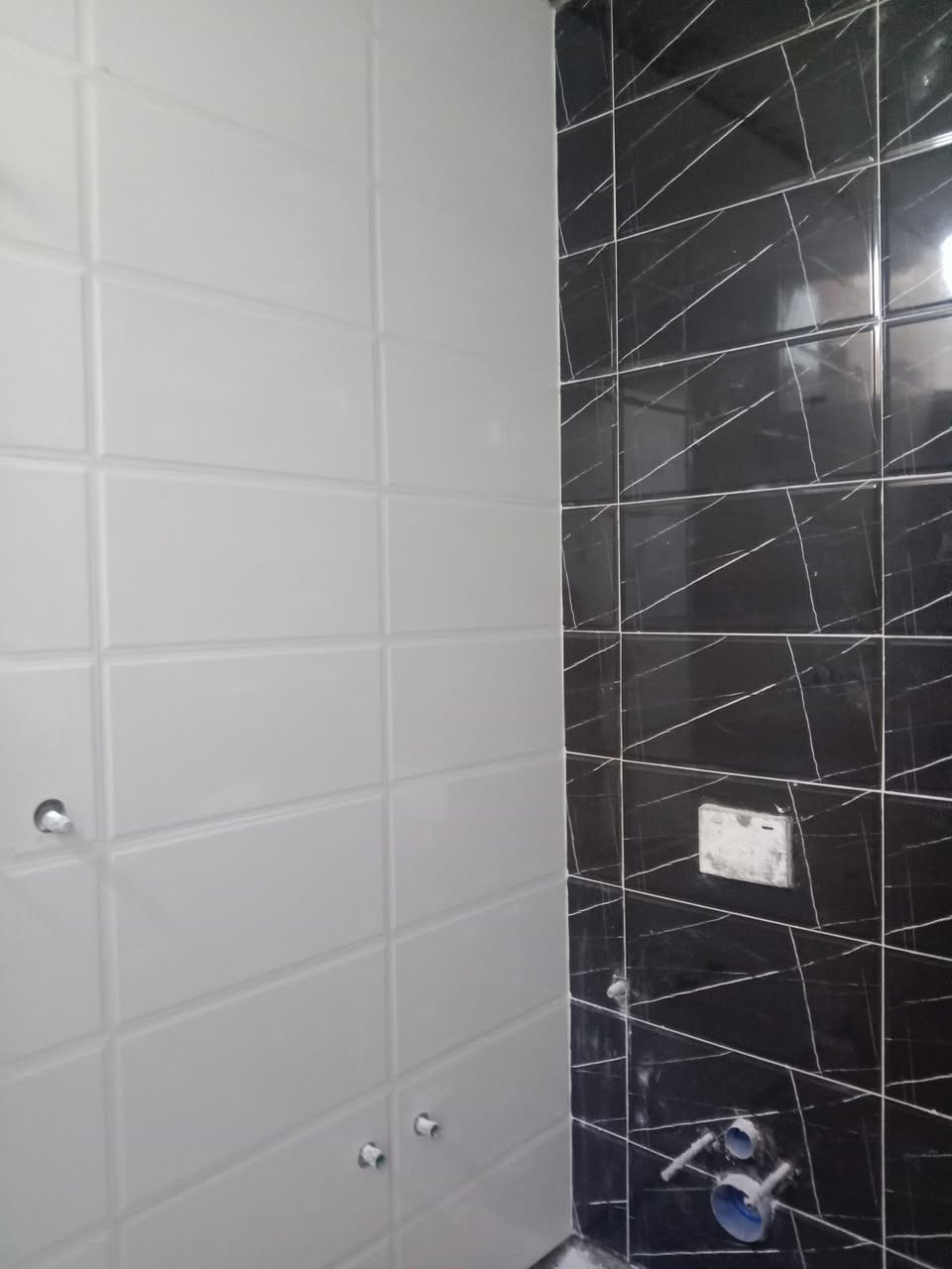 موجود خلفه سيراميك جدران ورضيات وبورسلين وبيات شغل درجه اولى مصري وتسلم مهندسين ***********
