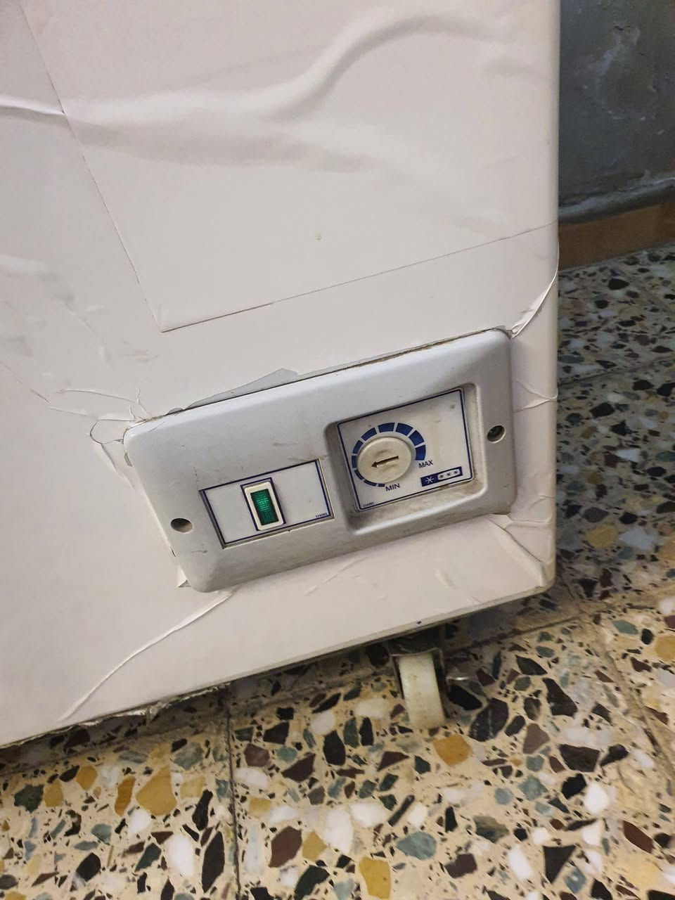 مجمده ١٢ قدم ابو تفاحه كونكار  السعر ٢٢٥ الف مدينة الصدر حي الكراد  هاتف ***********
