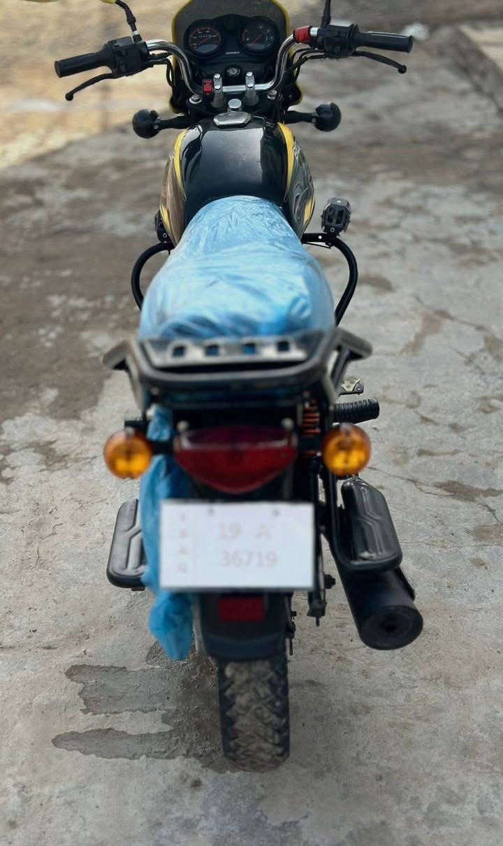 يالله السلام عليكم ورحمة اللّٰه وبركاته تحية طيبة :
دراجة بوكسر للبيع موديل 2023 كاملة والكمال لله كل نقص مابيها جيب فيتر وفحص محرك 150 سي سي رقم وسنويه عداد نمر شغال بانزين شغال اشاير بلوجكتر درع لايت زنون دبل اشاره بريك امامي خلفي شغال باتري جديد ليثيم سلف شغال نكره سلف بكل وقت تيرات بحاله جيدة

تحويل سنوية باسمك بأي يوم يعجبك اني خادم

السعر : 1950 ( مليون وتسع مئة وخمسون الف ) وبيها مجال 

للتواصل واتساب/  *********** 
العنوان : بغداد / الرشاد / شارع التانكي قرب افران الزهراء عليها السلام
