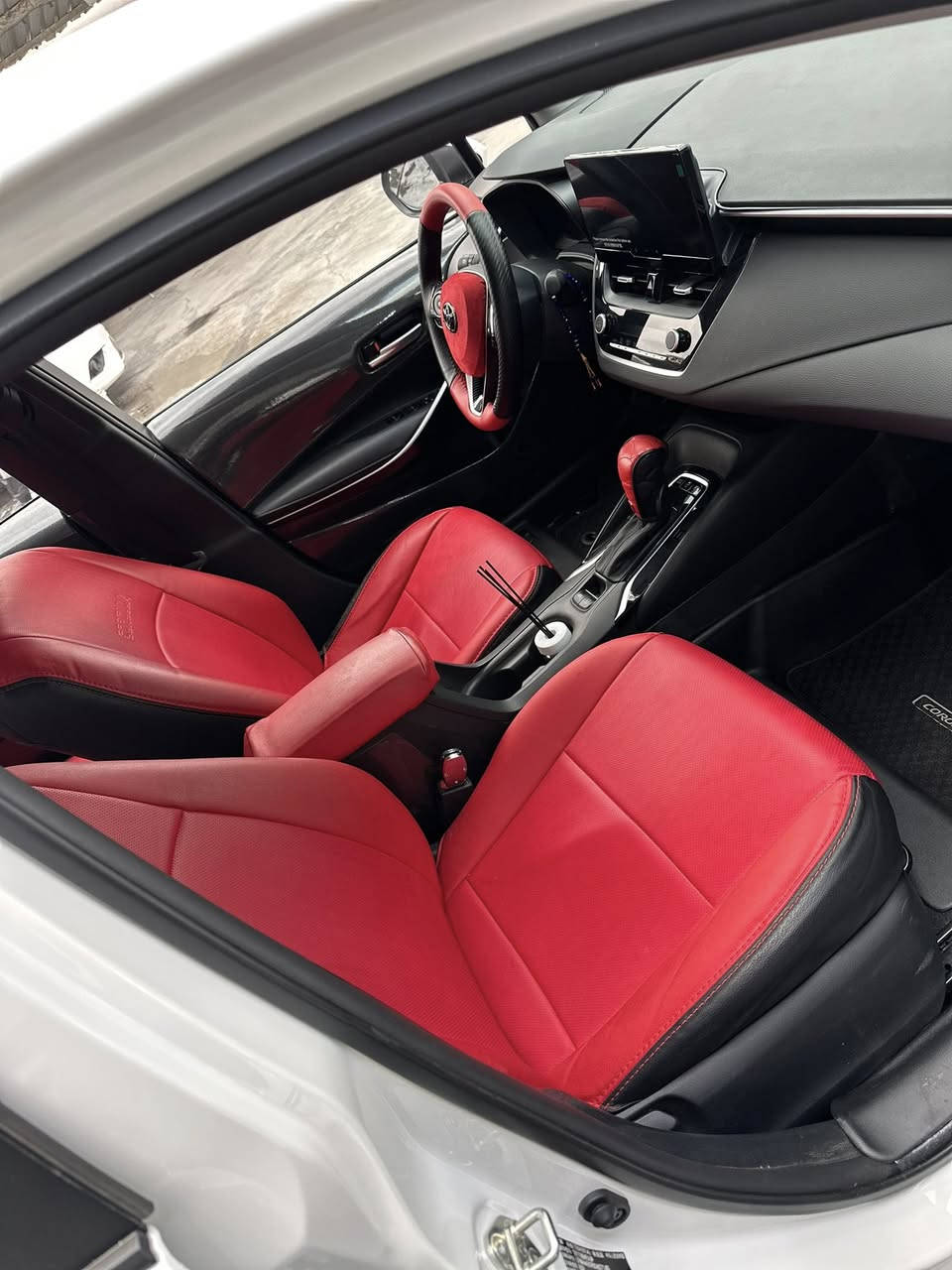 كورلا هايبرد 2025
فول مواصفات 
داخل احمر 🔴
ارضيات حوضيه 
سستم انارة محيطية
سوادات مغلفه لاصق
رقم بغداد انكليزي 
بأسمي تحويل ثاني يوم 
سيارة جديدة 🆕 
بمعنى الكلمه ماشيه 10 
مابيها اي ملاحظات 
مكان سيارة بغداد 
***********
