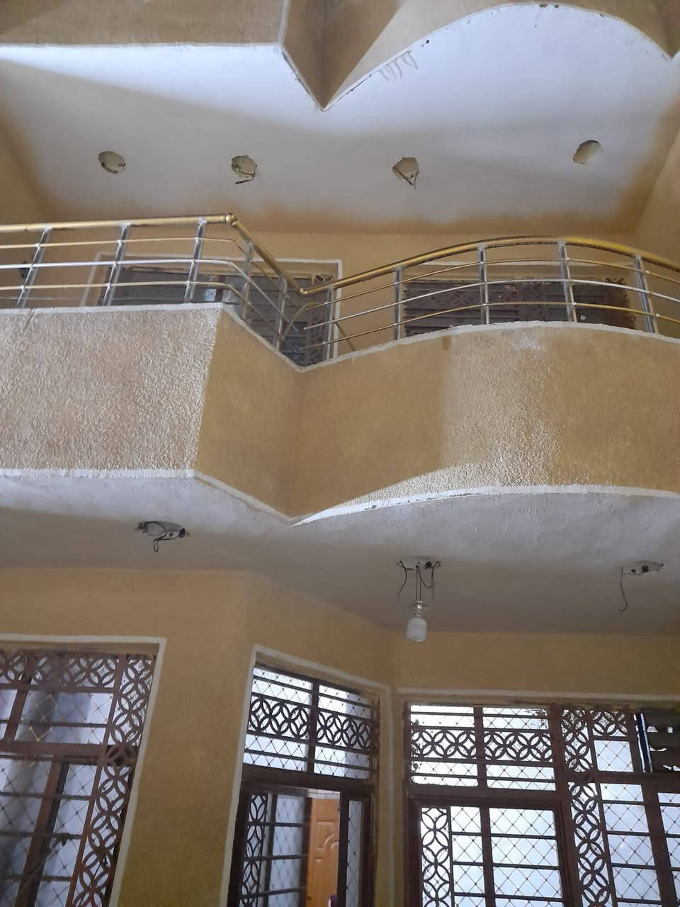 السلام عليكم
يوجد دار للبيع مساحته ١٢٠متر يحتوي على ٣ طوابق بناء حديث سنه ٢٠٢٢ واجهه ٦ _نزال ٢٠
العنوان: الشعب_سوق شلال_ الفلكه الثانيه_ محله٣٣٥_ زقاق١٧_دار٣
للتواصل او الاستفسار الاتصال بالرقم:***********
