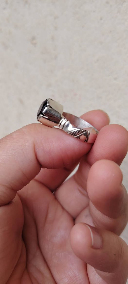 خاتم من الجمشت آلافريقي تراش شبابي نواعم صياغه يدويه فضه 925 قطعه جميل جداً جداً
السعر خاص


**إذا كنت صاحب هذا الإعلان وتريد حذفه لأي سبب، رجاءا أرسل رسالة إلى الدعم الفني**
