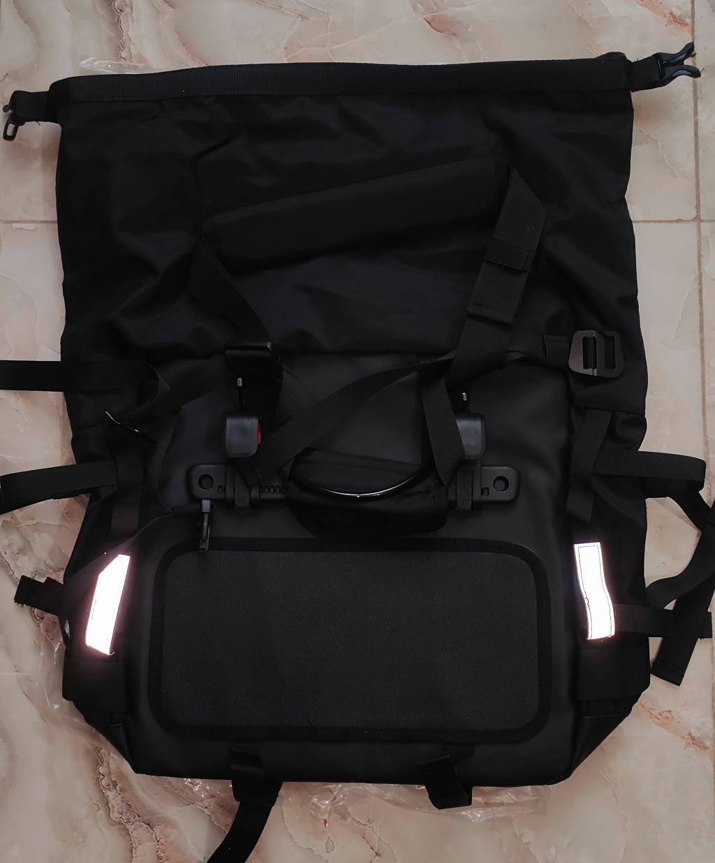 1- زوج حقائب لون اسود جدد ماركة SOYAVISION أصلية مصممه BMW R1200GS ADV وترهم على اغلب الدراجات مثل ما موضح سعر الزوج 100 الف قفل وسعر القطعه 60 الف . 
2- حقيبه واحده ماركة  Rhinowalk أصلية (جديدة) - لون زيتوني مميز السعر 65 الف. 
عنواني بغداد المدائن الورديه وتوصيل موجود 
***********
