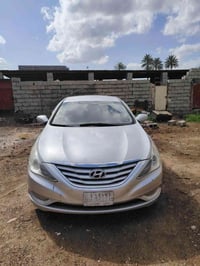 سوناتا 2013 بيها ٤ قطع ابيعلك احزام مواصفات كشنات كهرباء و تدفئه كامره...