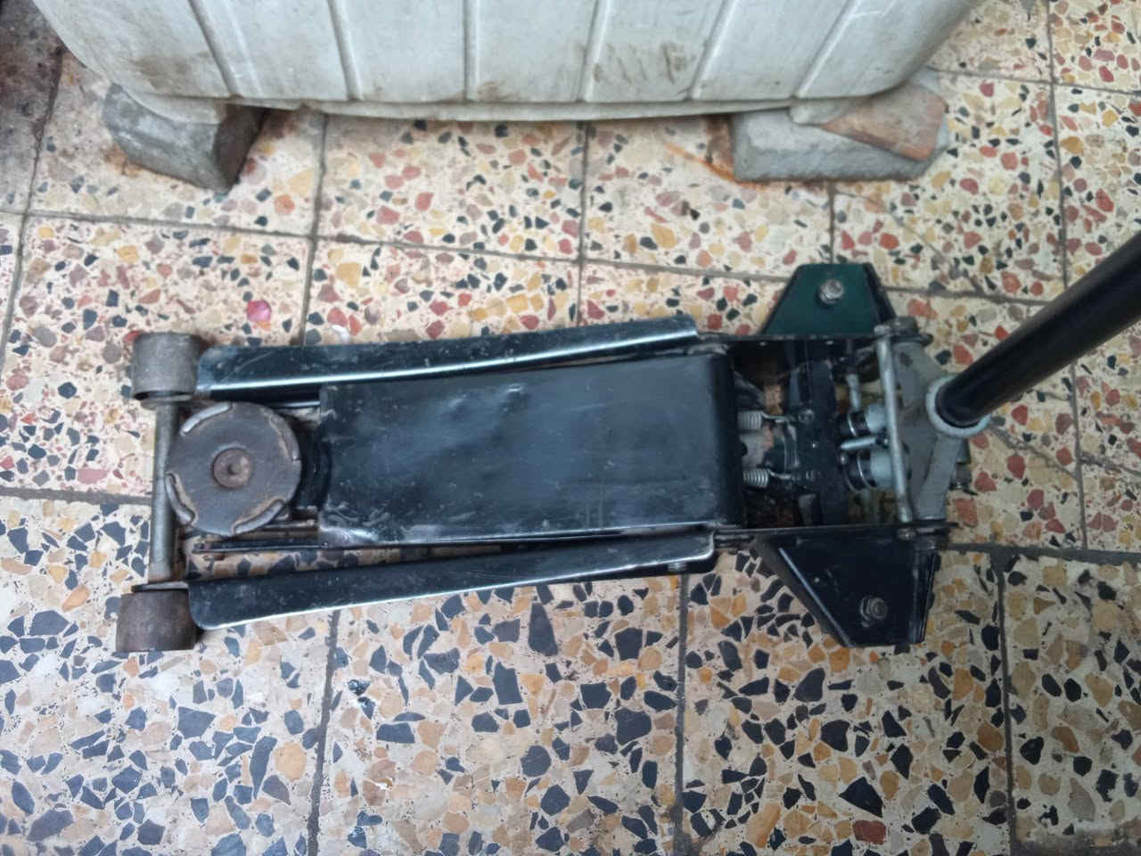 ⭕يوجد توصيل لكافه المحافظات
جك تمساح شطح دبل بستم 3 طن شغال وعل الفحص نظيف السعر 90 الف المكان بغداد ***********
