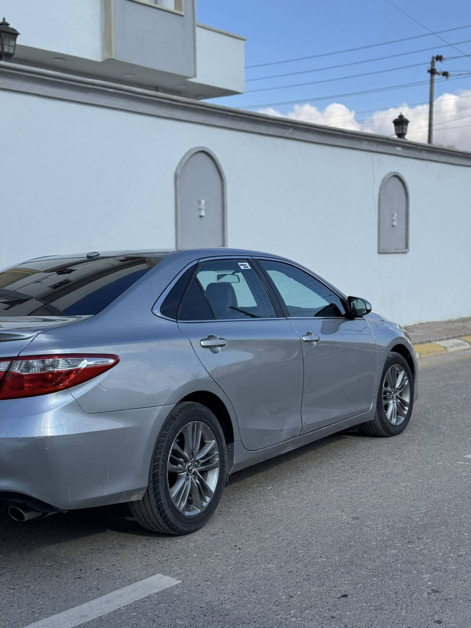 السلام عليكم 
TOYOTA CAMRY 2017
للبيع 
الضرر فقط بنيد بدون دواخل ضربه خفيفه بخشم البنيد 
مواصفات Se
شاشه 
كامره 
مانع انزلاق 
تحديد مسار 
كير محرك شرط 
رقم شمالي 
هزه سنويه جديد 
تحويل مباشر 
السعر 165 وبيها مجال بسيط
للاستفسار ***********
