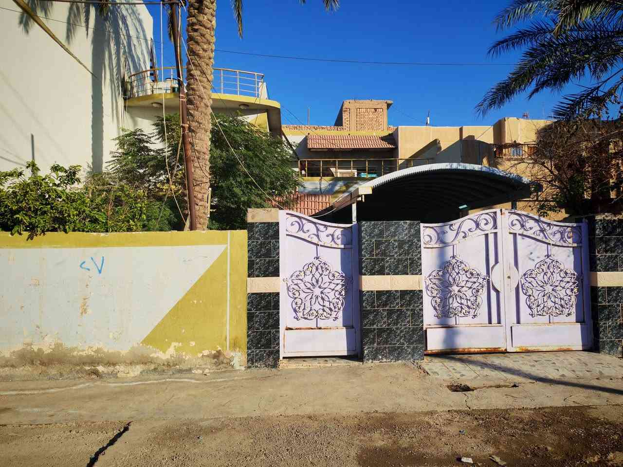 سلام عليكم بيت للبيع طابو صرف
📌الموقع حي المعلمين خلف  الشارع التجاري 
👈قريب ع مطعم جنه بغداد 
🌎المساحه 200 متر واجهه, 10 نزال 20
⚡موقع ممتاز جدا بسعر قطعه ارض 
☎للاستفسار اتصل
📞***********
📞***********
✔️مكتب الشمس للعقار بعقوبة حي المعلمين
